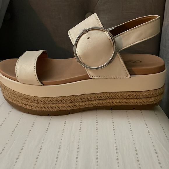 Brand new, never been worn, with box, UGG April Sandals, off white, size 6. - Picture 2 of 4